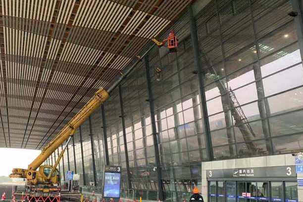 建瓯玻璃幕墙维护和保养